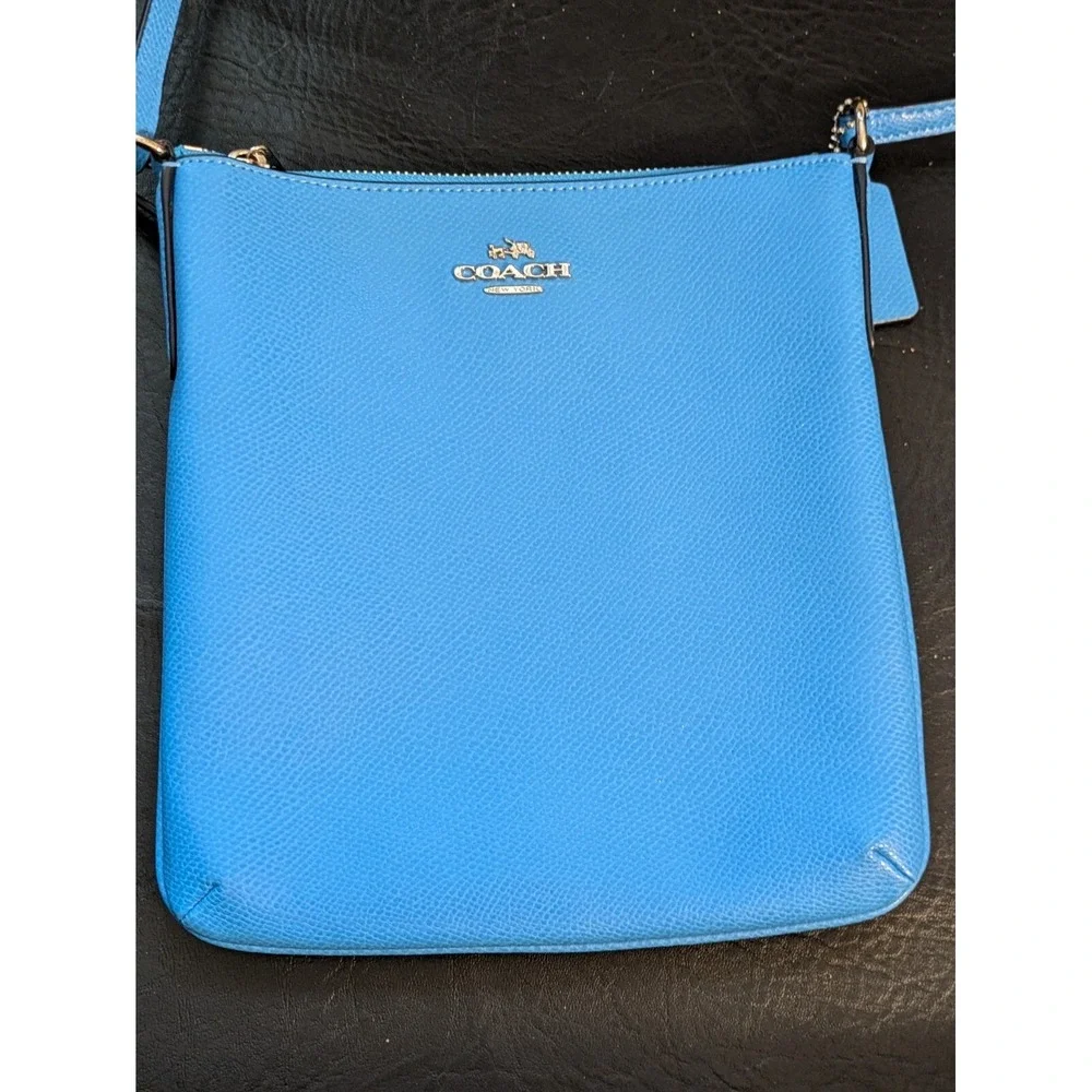 Coach New York Hipster Blue Pebbled Leather Crossbody Purse Strap 9 x 9 In